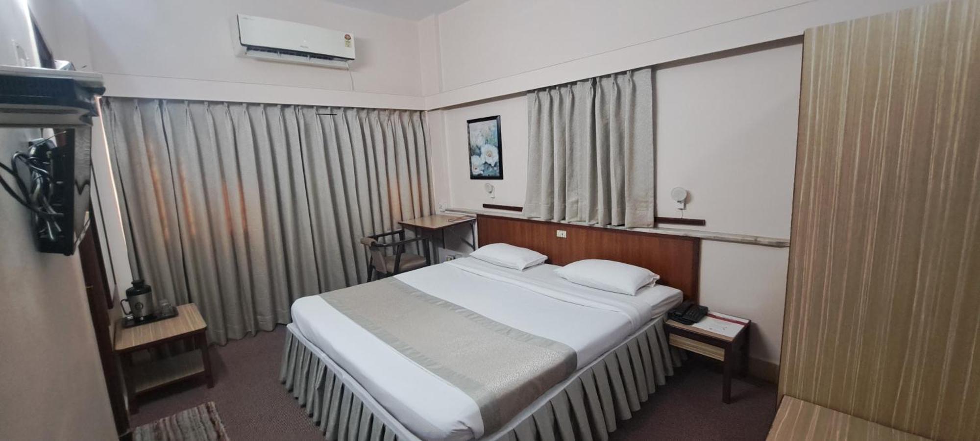 Hotel Swaroop Pune Exterior foto